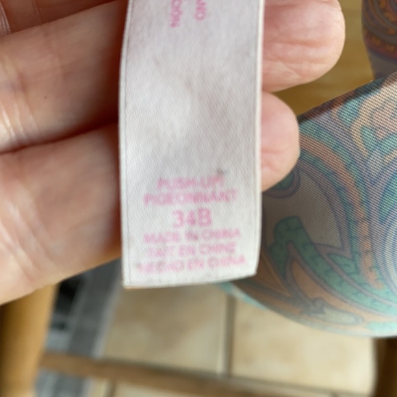 Victoria Secret push up bra 34B - Picture 2 of 4